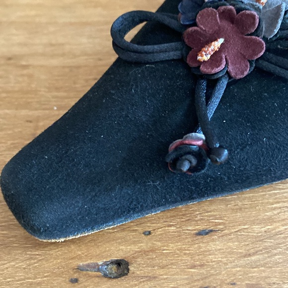 Stuart Weitzman Black Suede Mule- used

Size: 9 M Stuart Weitzman - Picture 12 of 16